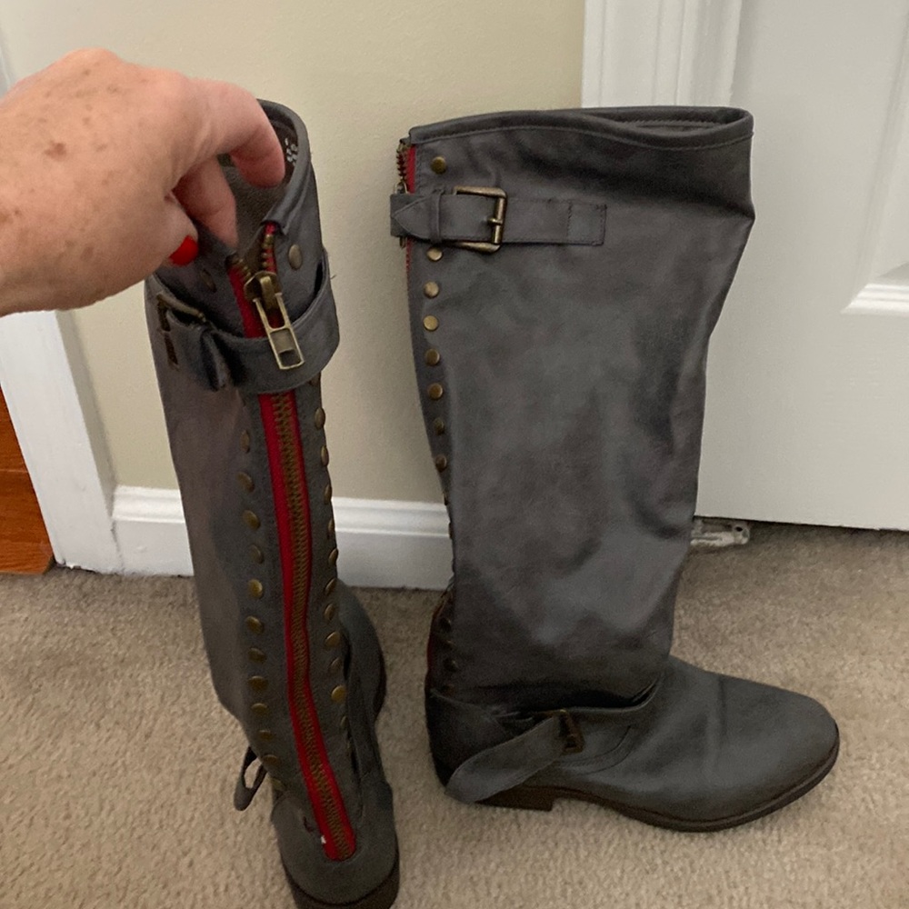 Grey boots